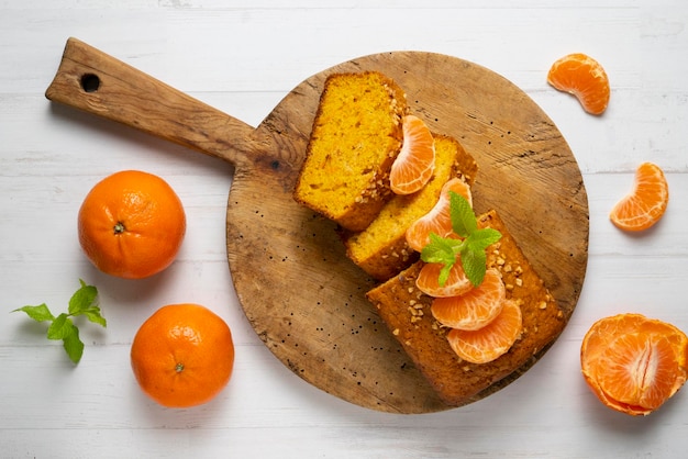 Tangerine cake with fresh fruit.