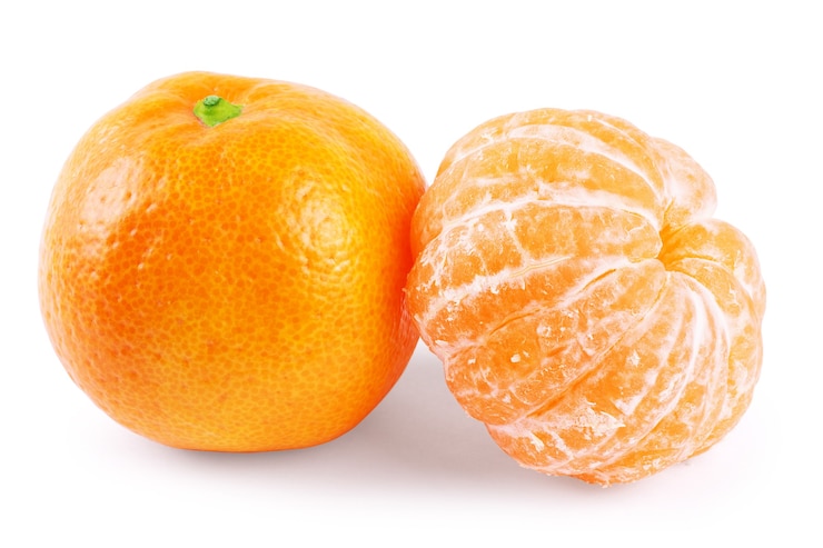 Photo tangerine or mandarin fruit isolated on white background cutout