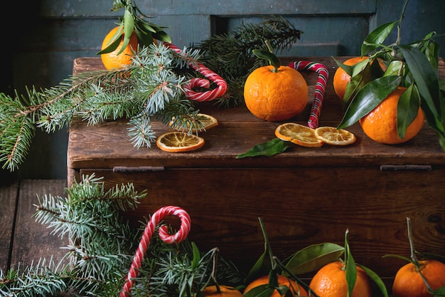 Photo tangerines in christmas decor