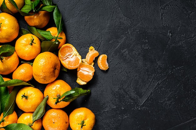 Tangerines, mandarines with leaves