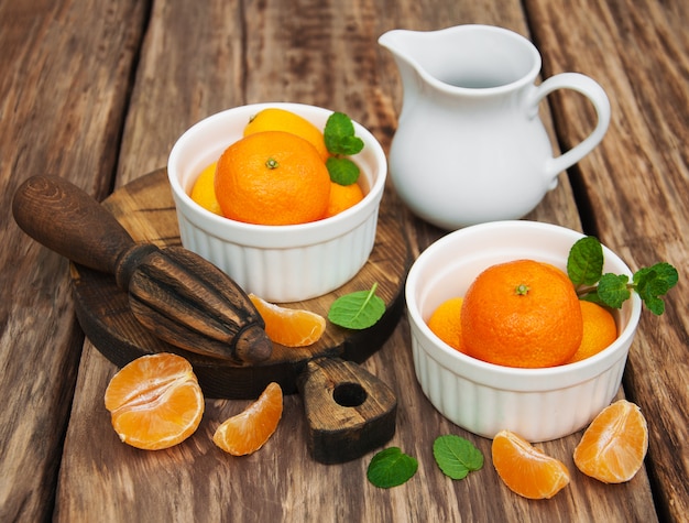 Tangerines and old juicer 