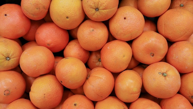 Tangerines for sale on the market.