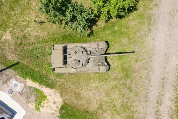 tank militaire uitrusting bovenaanzicht drone beelden