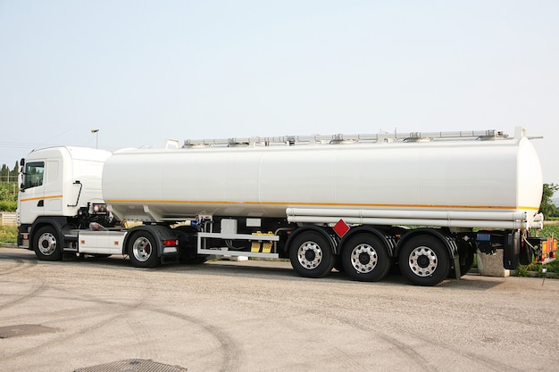 Tanker for the transport of solvent