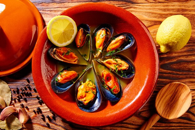 Tapas mejillones al vapor steamed mussels Spain