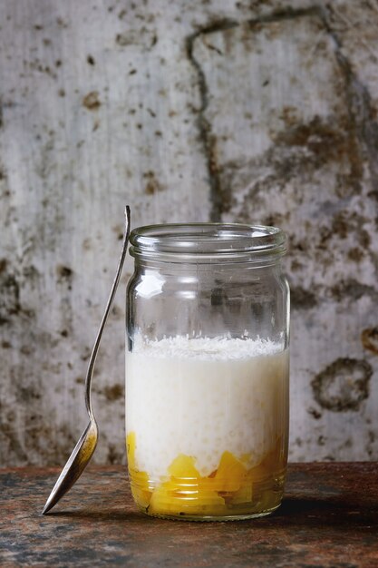 Tapioca-dessert met mango