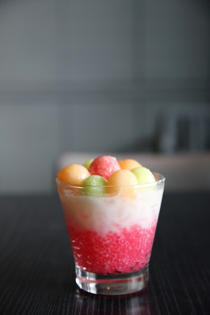 Tapioca pearl pudding with fruits