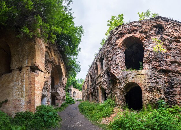 Tarakan Fort andere namen Dubno Fort Nieuw Dubna Fort een verdedigingsstructuur een architectonisch monument uit de 19e eeuw Oekraïne