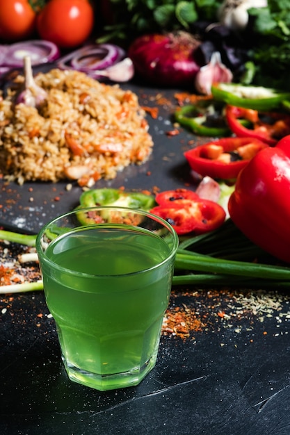 Tarkhun soda traditionele armeense groene drank op groente