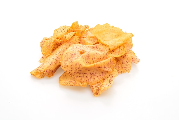 taro chips geïsoleerd op een witte achtergrond