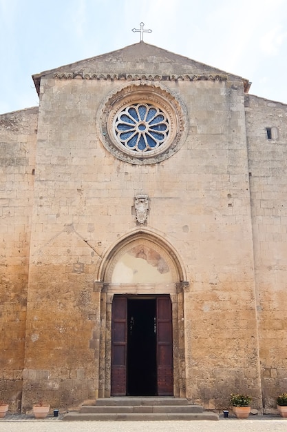 Тарквиния Италия Фасад католической церкви Chiesa di San Giovanni Gerosolimitano
