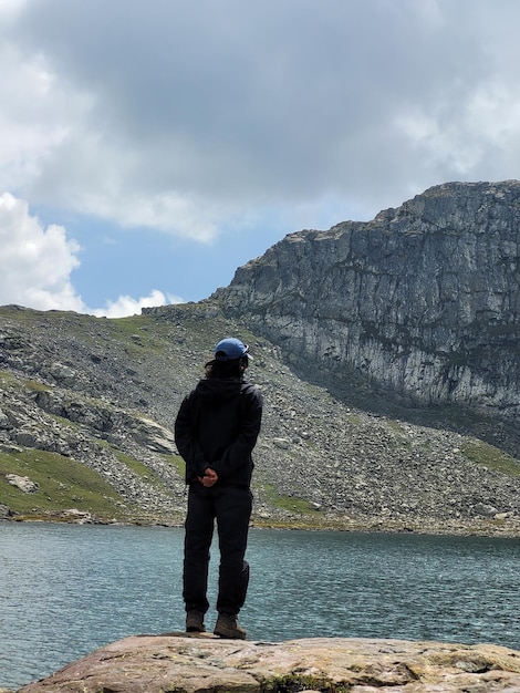 Foto tarsar marsar trek nel bellissimo kashmir