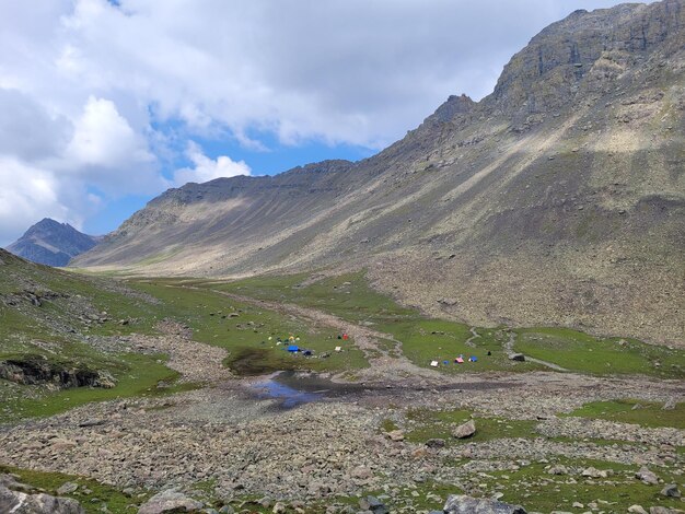 Foto tarsar marsar trek nel bellissimo kashmir