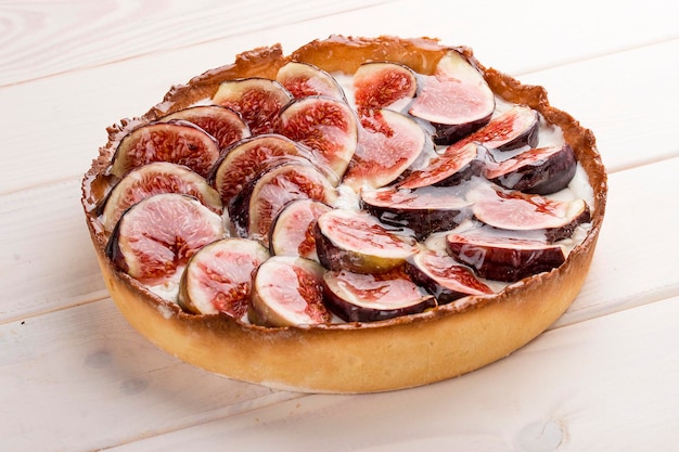 Tart with fig with cheese cream