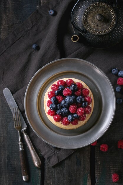 Tart with fresh berries