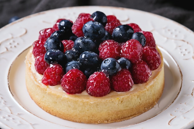 Tart with fresh berries