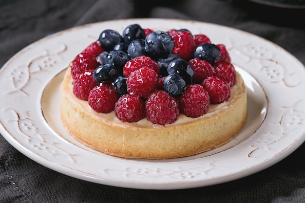 Tart with fresh berries