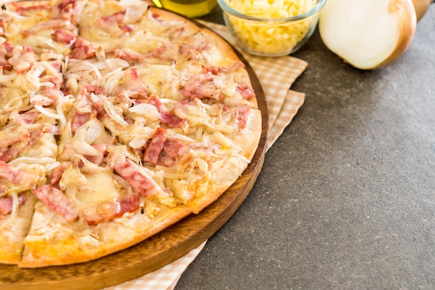 Tarte flambé pizza 