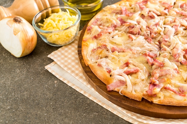 Tarte flambeerde pizza