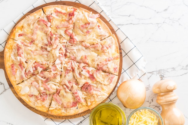 Tarte flambeerde pizza