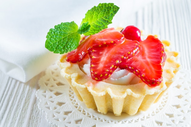 Tartlet or cake with fresh strawberry and cream cheese