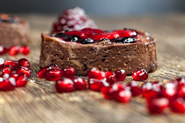 Un tortino con ripieno di frutti di bosco