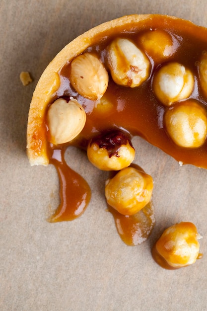 Tartlet with salted caramel and hazelnuts, round tartlet with soft caramel and roasted hazelnuts