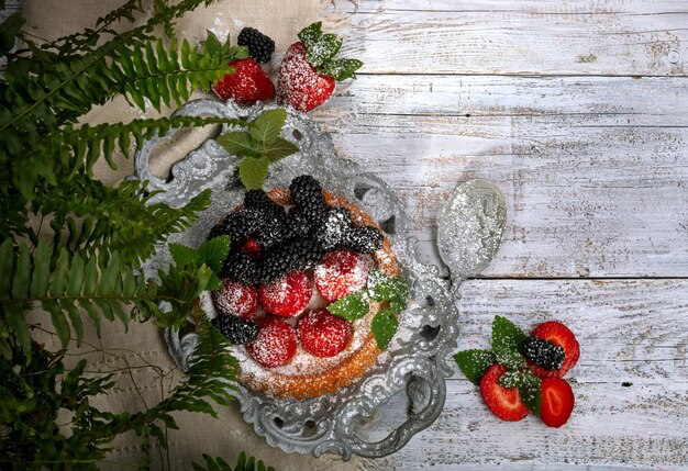 Foto tartlets met aardbeien en bramen