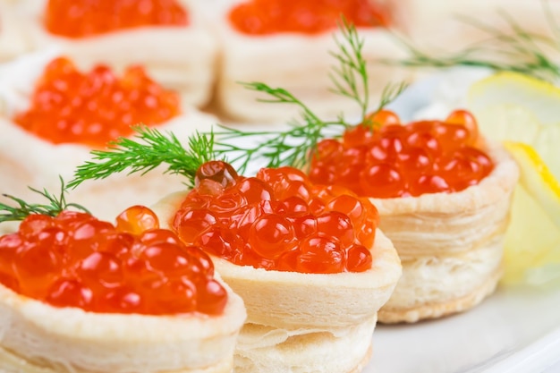 Tartlets met rode kaviaar en kwark