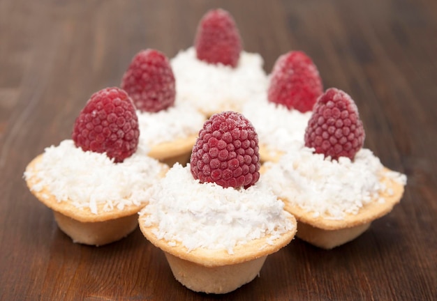 Tartlets with protein cream and raspberries