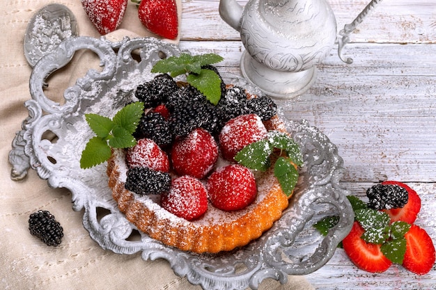 Tartlets with strawberries and blackberries