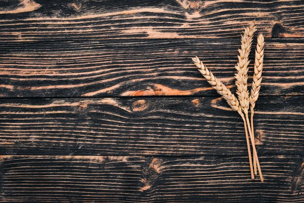 Tarwe Op een houten achtergrond Bovenaanzicht Ruimte kopiëren