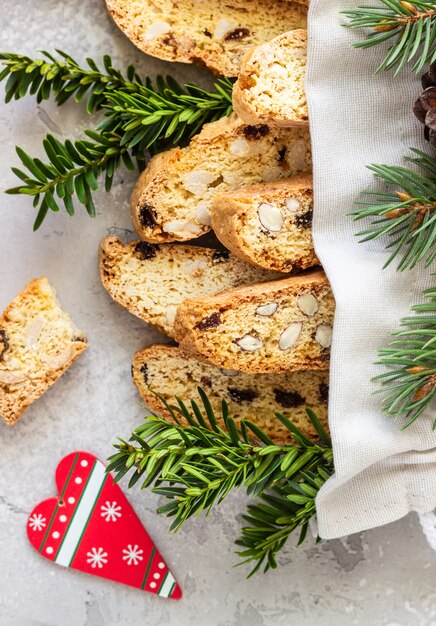 Tas met biscotti met hazelnoten