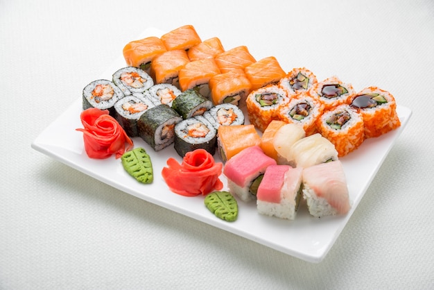 美味しくて健康的な食べ物。寿司セット、日本食