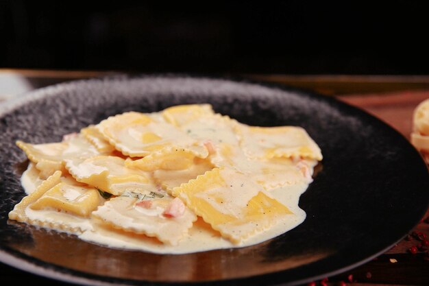 맛있는 소스와 함께 맛있는 식욕을 돋우는 정통 이탈리안 파스타