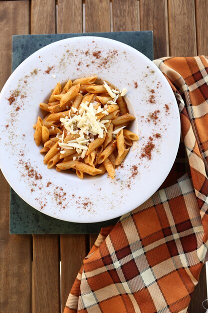 Вкусная аппетитная классическая итальянская паста с вкусным соусом