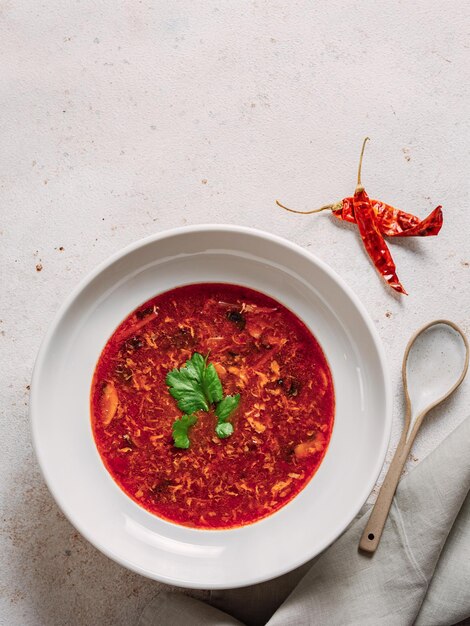 Photo tasty beetroot soup borscht top view flat lay