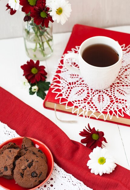 A tasty break: a cup of tea and a plate of cookies.	