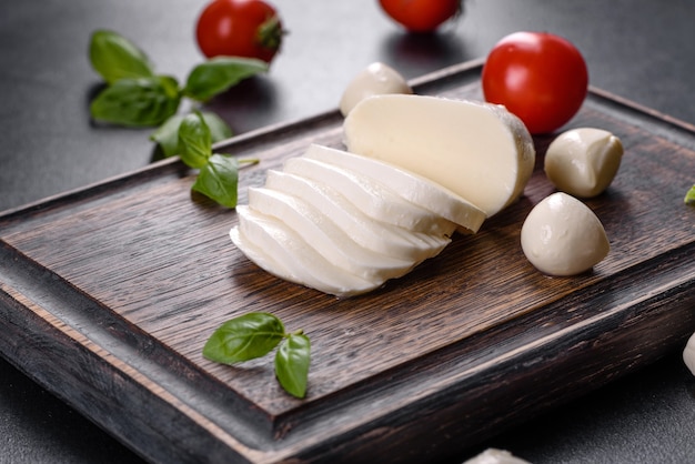 Photo tasty fresh mozzarella cheese for making caprese salad. mediterranean food
