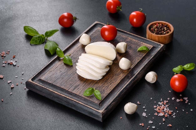 Photo tasty fresh mozzarella cheese for making caprese salad. mediterranean food