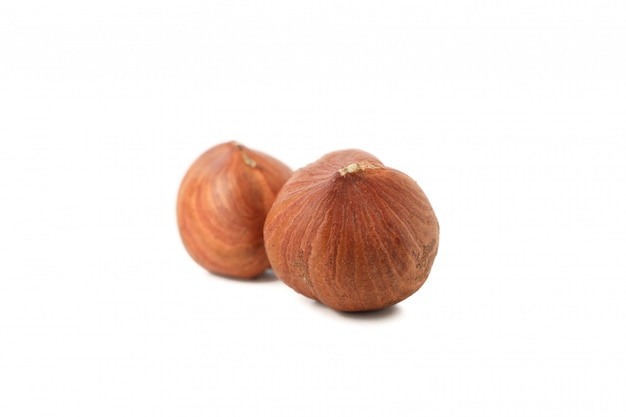 Photo tasty hazelnuts isolated on white background. vitamin food