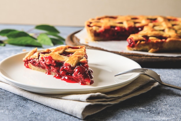 Una gustosa torta di ciliegie americane fatta in casa deliziosa torta di ciliegie fatta in casa con una crosta friabile