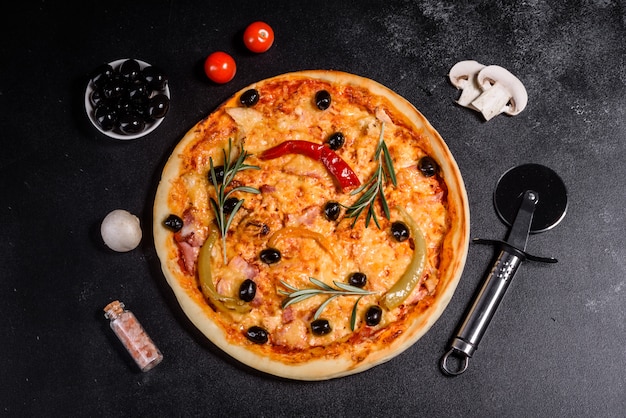 Gustosa pizza calda, ricetta tradizionale italiana