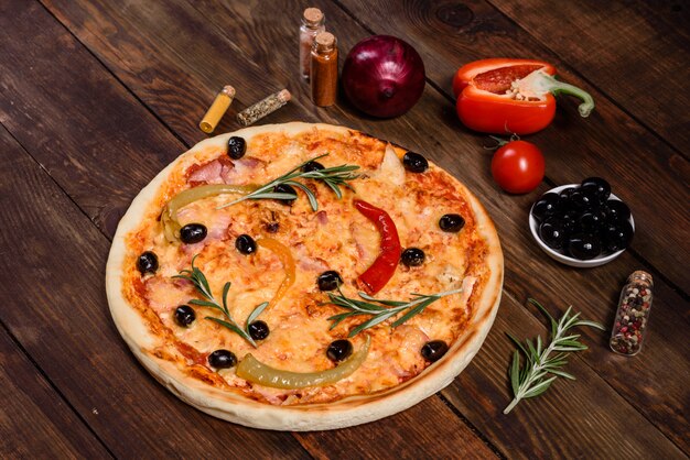 Gustosa pizza calda, ricetta tradizionale italiana