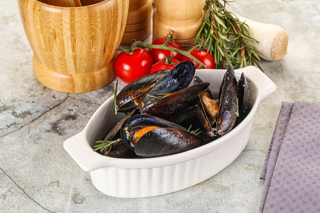 Tasty mussels in the bowl