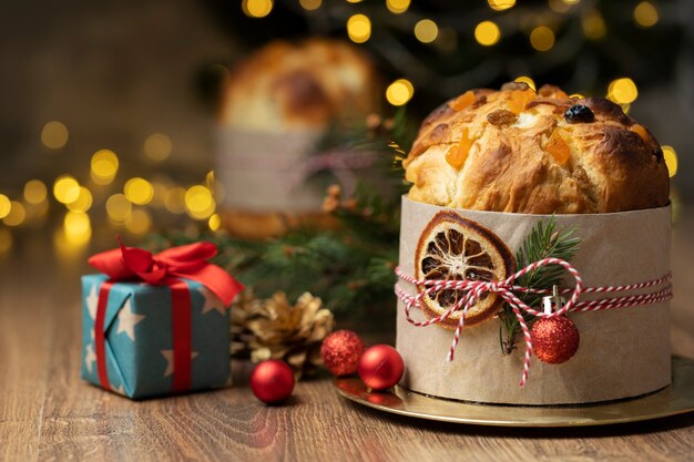 Photo tasty panettone and present arrangement