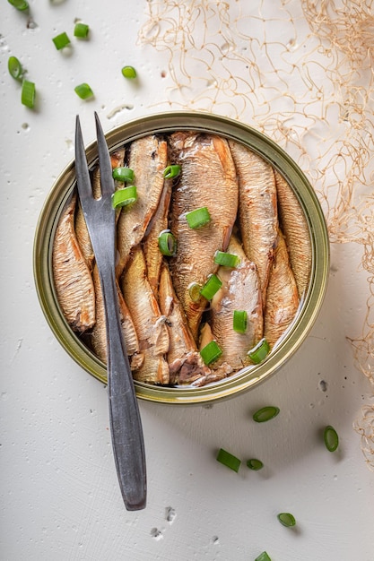 폴란드 전채로 맛있고 짭짤한 훈제 스프래츠