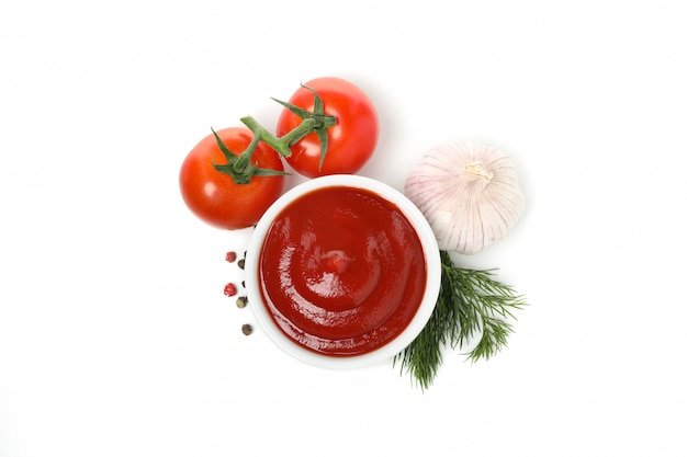 Photo tasty tomato sauce and ingredients isolated on white background