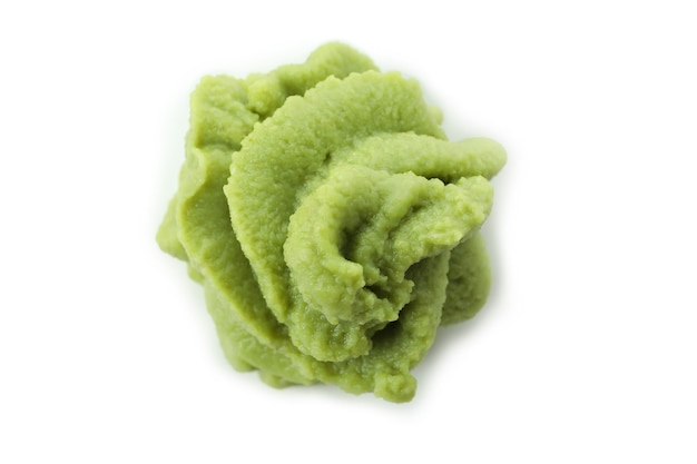 Gustosa salsa wasabi isolata su bianco