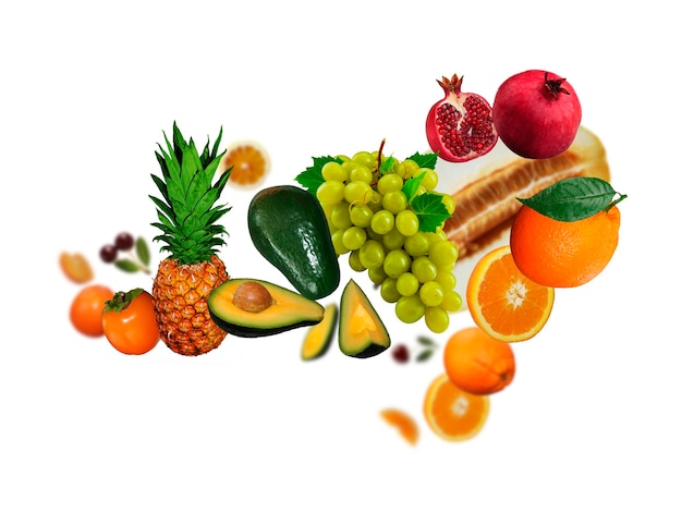 TastyJuicy verse druiven oranje avokado granaatappel ananas persimmon zweven op een witte achtergrond gezonde voeding Verse groenten en fruit